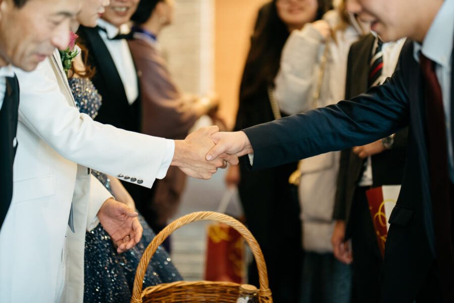 結婚式　持ち込み　カメラマン　シェラトングランデ東京ベイ　握手